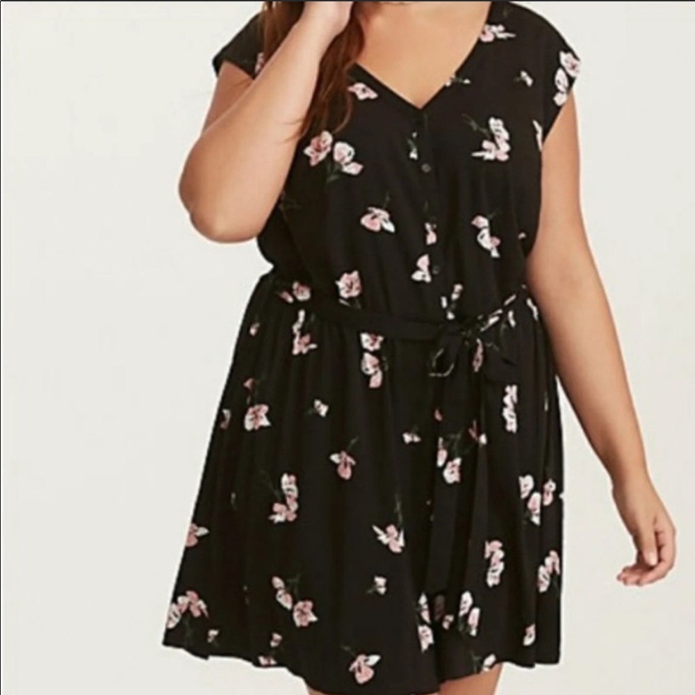 Torrid Fluttery floral challis front romper with belt. Size 2
